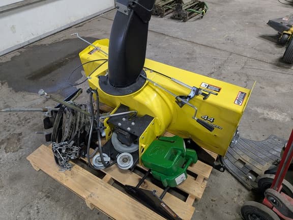Image of John Deere 44" Snowblower Primary image