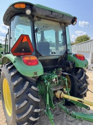 Image of John Deere 5055E equipment image 3