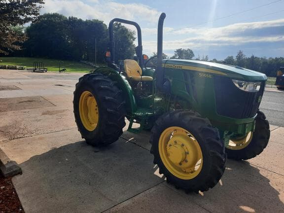 Image of John Deere 5065E equipment image 2