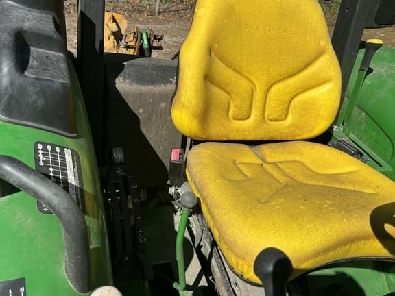 Image of John Deere 5065E equipment image 3