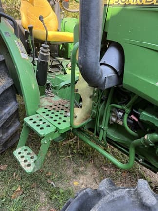 Image of John Deere 5075E equipment image 4