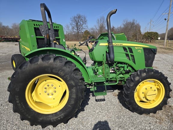 2017 John Deere 5075E Equipment Image0