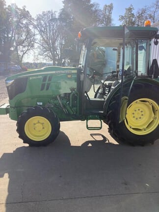 2017 John Deere 5090GN Equipment Image0