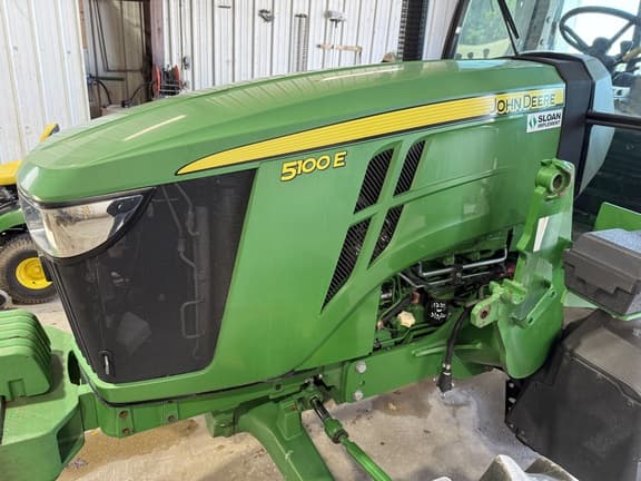 Image of John Deere 5100E equipment image 3