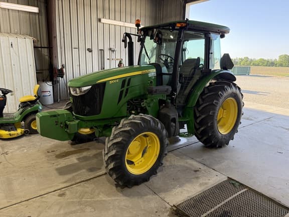 Image of John Deere 5100E equipment image 2
