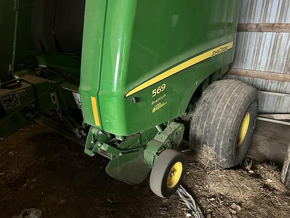 Image of John Deere 569 Premium equipment image 1