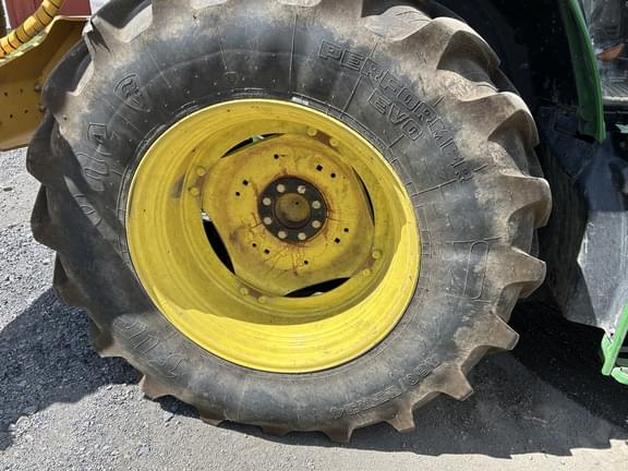 Image of John Deere 6120M equipment image 3