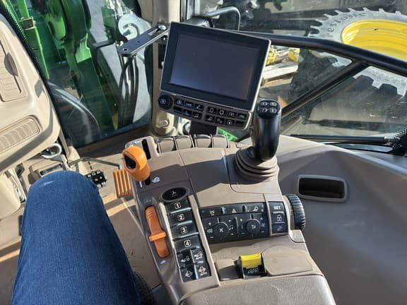 Image of John Deere 6155R equipment image 4