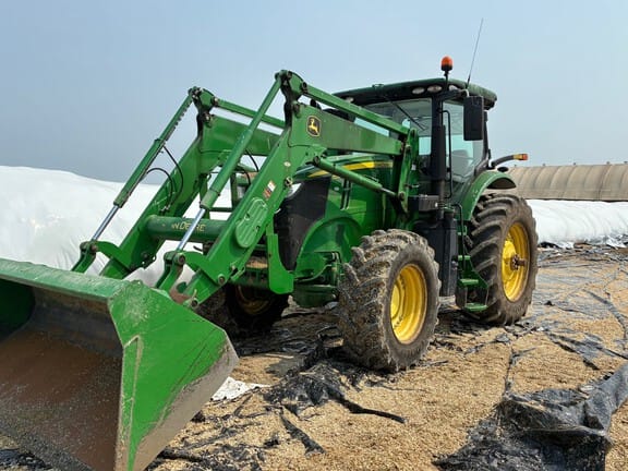 2017 John Deere 7230R Equipment Image0
