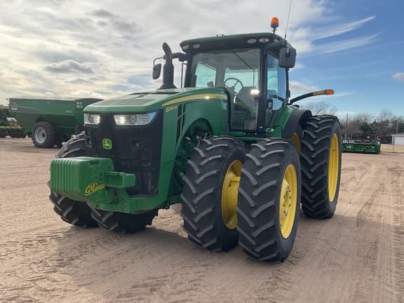 Image of John Deere 8245R equipment image 2