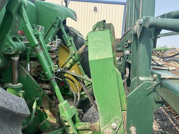 Image of John Deere 8245R equipment image 3