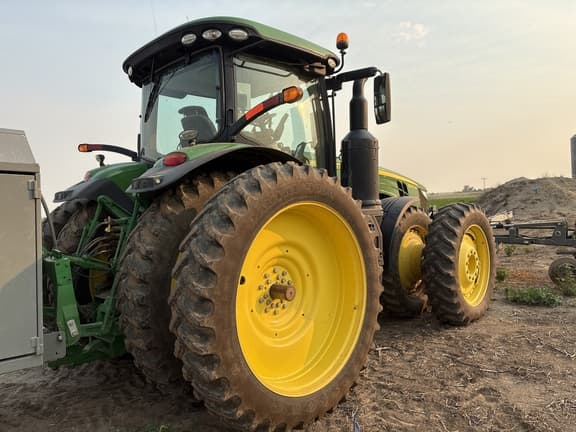Image of John Deere 8270R equipment image 4