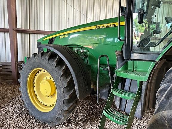 Image of John Deere 8295R equipment image 4