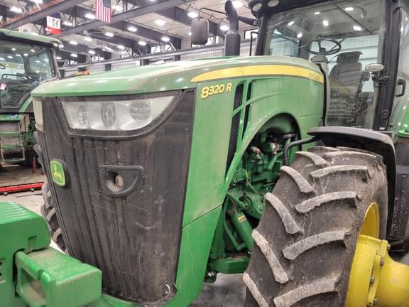 Image of John Deere 8320R equipment image 4