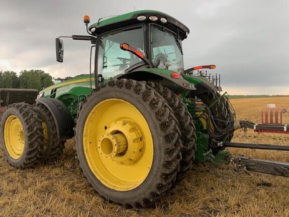 Image of John Deere 8370R equipment image 3