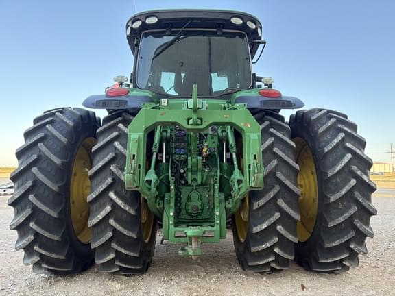 Image of John Deere 8370R equipment image 4