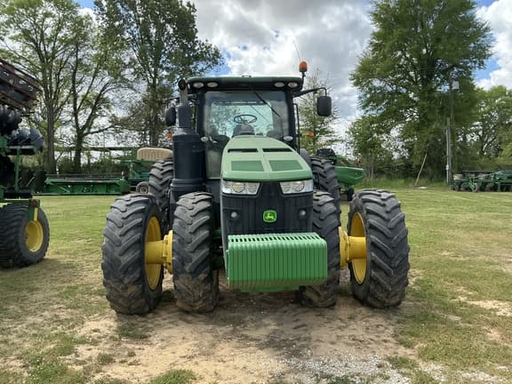 Image of John Deere 8370R equipment image 2