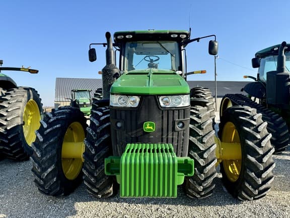 Image of John Deere 8370R equipment image 2