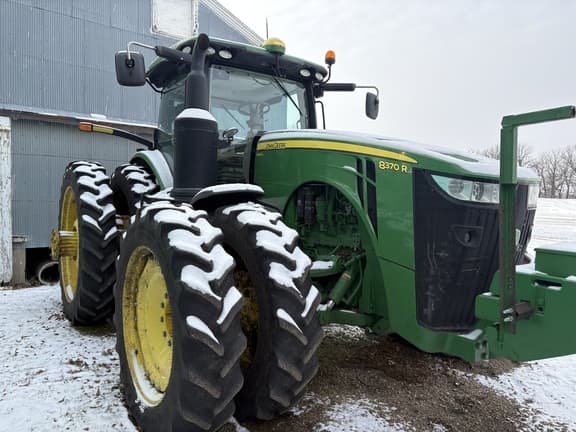 Image of John Deere 8370R equipment image 3