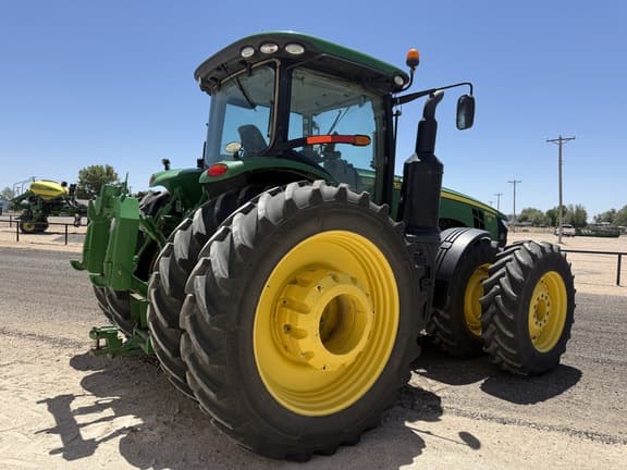 Image of John Deere 8370R equipment image 4