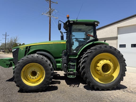 Image of John Deere 8370R equipment image 1