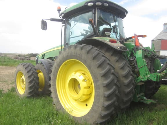 Image of John Deere 8370R equipment image 1