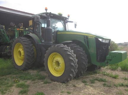 Image of John Deere 8370R equipment image 4