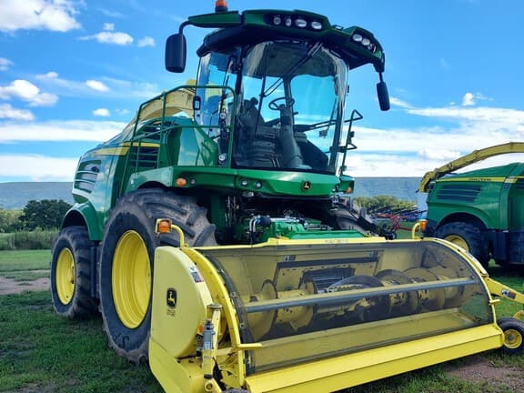 Image of John Deere 8400 Primary image