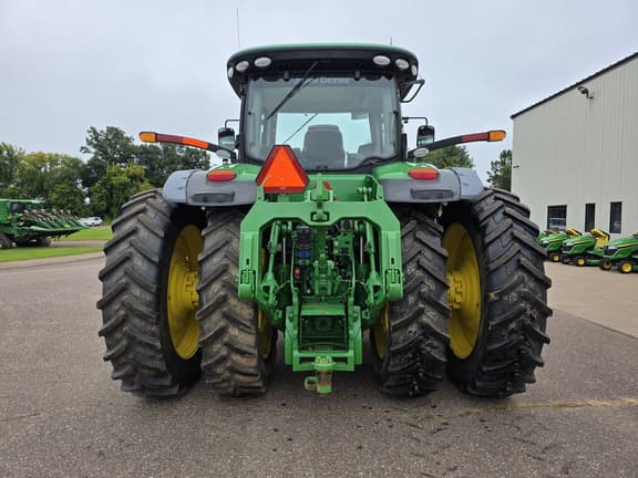 Image of John Deere 8400R equipment image 4