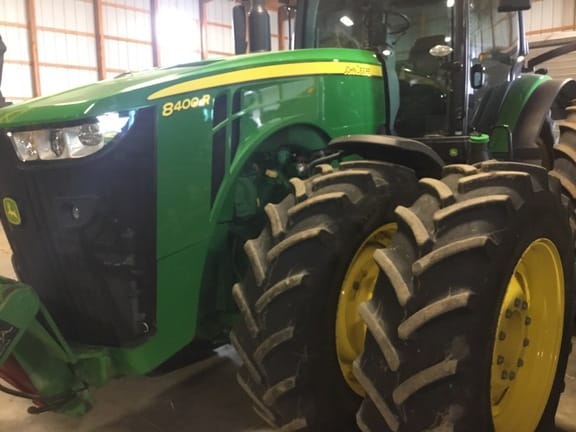2017 John Deere 8400R Equipment Image0