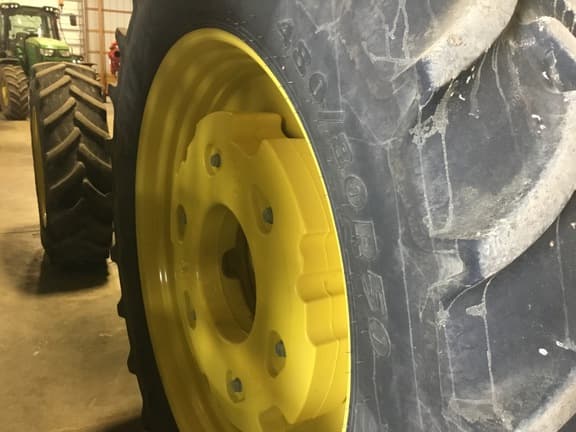 Image of John Deere 8400R equipment image 2