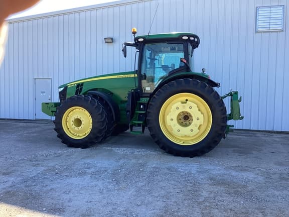 Image of John Deere 8400R equipment image 3
