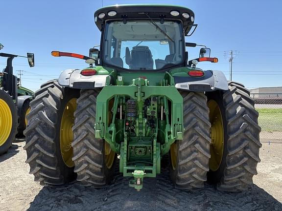 Image of John Deere 8400R equipment image 1