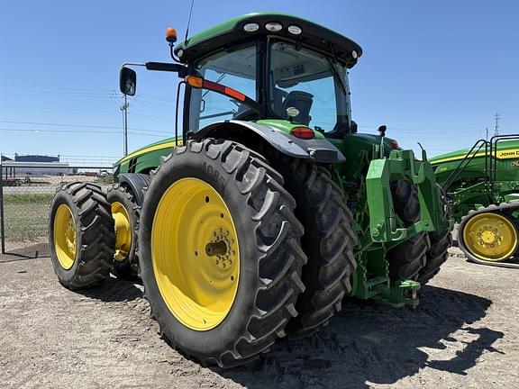Image of John Deere 8400R equipment image 2
