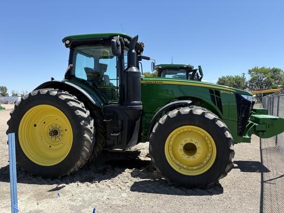 Image of John Deere 8400R equipment image 1