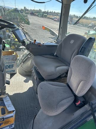 Image of John Deere 8400R equipment image 4