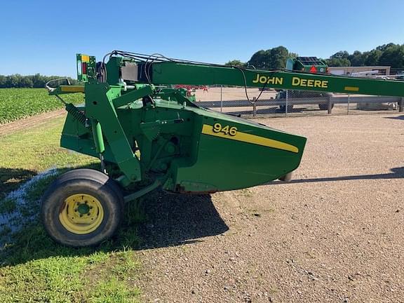 Image of John Deere 946 equipment image 4