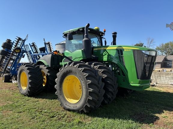 2017 John Deere 9520R Equipment Image0