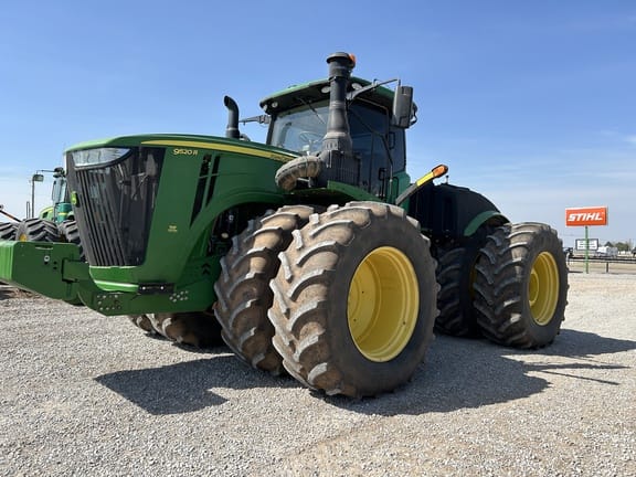 2017 John Deere 9520R Equipment Image0