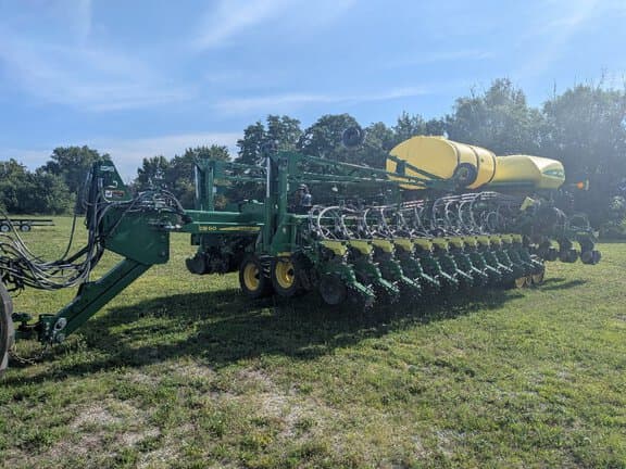 Image of John Deere DB60 equipment image 1