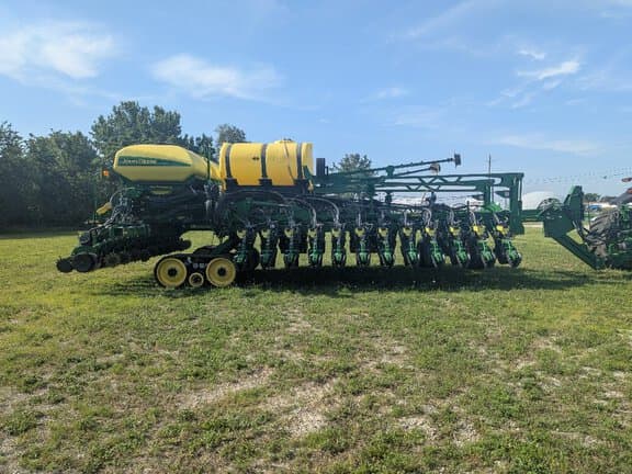 Image of John Deere DB60 Primary image