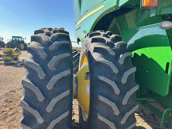 Image of John Deere S660 equipment image 1