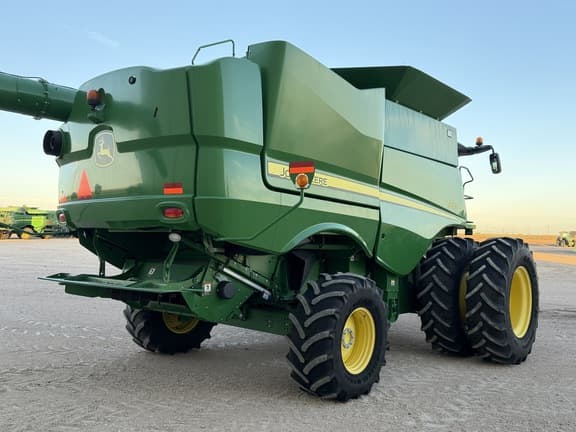 Image of John Deere S670 equipment image 4