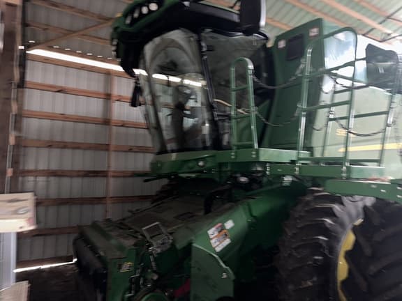 Image of John Deere S670 equipment image 2
