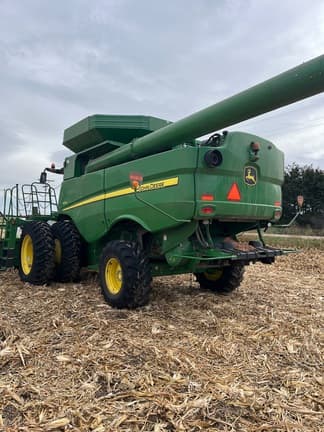 Image of John Deere S670 Image 0