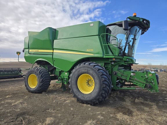 Image of John Deere S670 Primary image