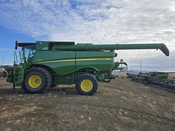 Image of John Deere S670 equipment image 2