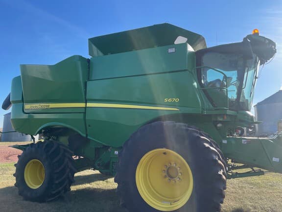 Image of John Deere S670 Image 1