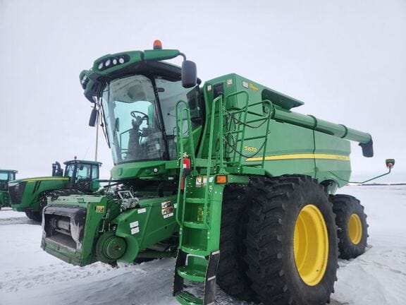 2017 John Deere S670 Equipment Image0