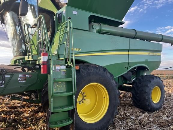 Image of John Deere S680 Primary image